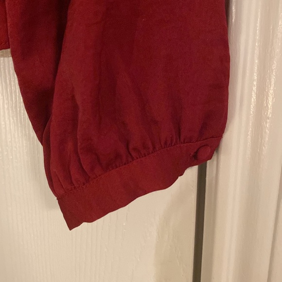 Red 1 state satin-y red long sleeve top size medium - Picture 5 of 7